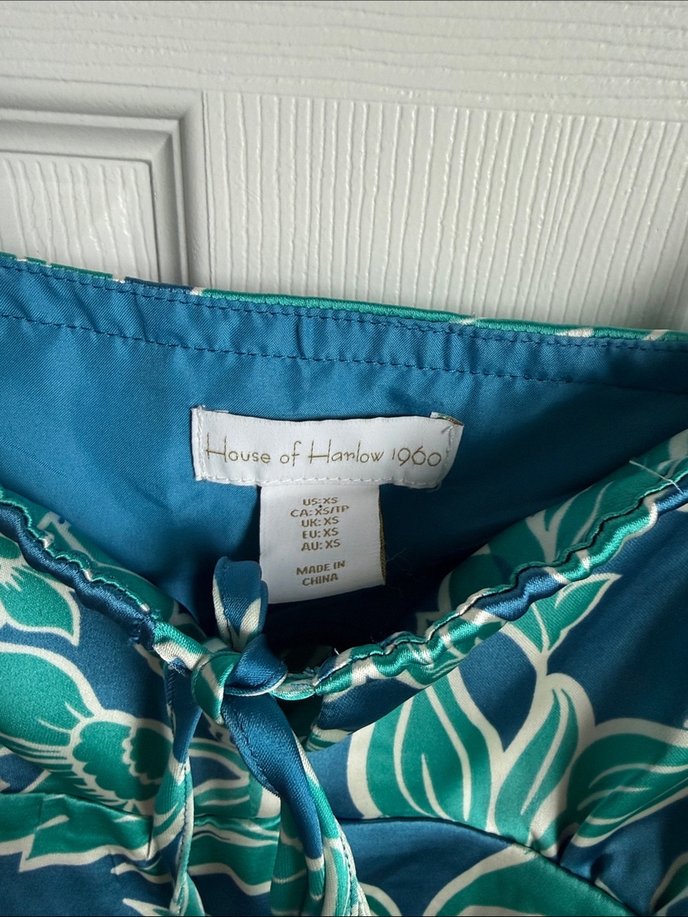 House of Harlow 1960 Teal & Aqua Floral Ruffle Strap Crop Top - Picture 2 of 3